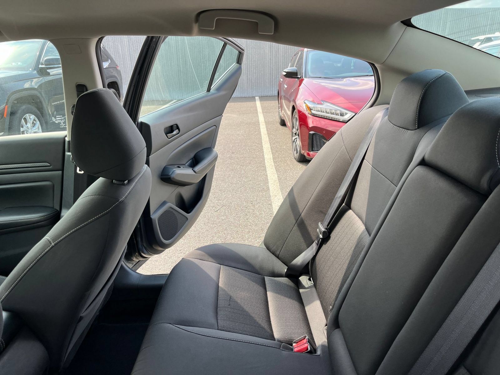 Used 2025 Nissan Altima 2.5 SV FWD image 39