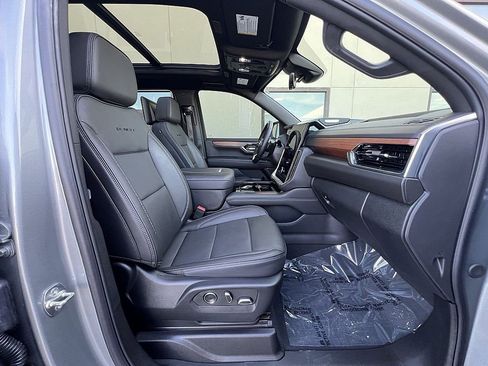 Used 2025 GMC Yukon Denali w/ Denali Reserve Package image 30
