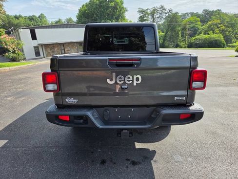 Used 2023 Jeep Gladiator Overland w/ Cold Weather Group AWD/4WD image 8