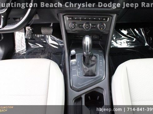 Used 2019 Volkswagen Tiguan SE w/ Panoramic Sunroof Package image 13