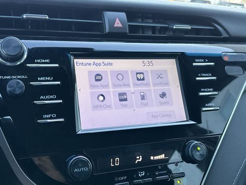 Used 2018 Toyota Camry SE w/ Convenience Package image 17