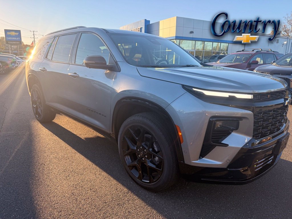Used 2026 Chevrolet Traverse RS w/ LPO, Floor Liner Package AWD/4WD image 1