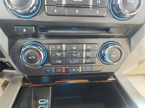 Used 2018 Ford F150 Lariat image 32