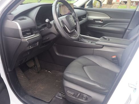 Used 2024 Toyota Grand Highlander AWD image 4