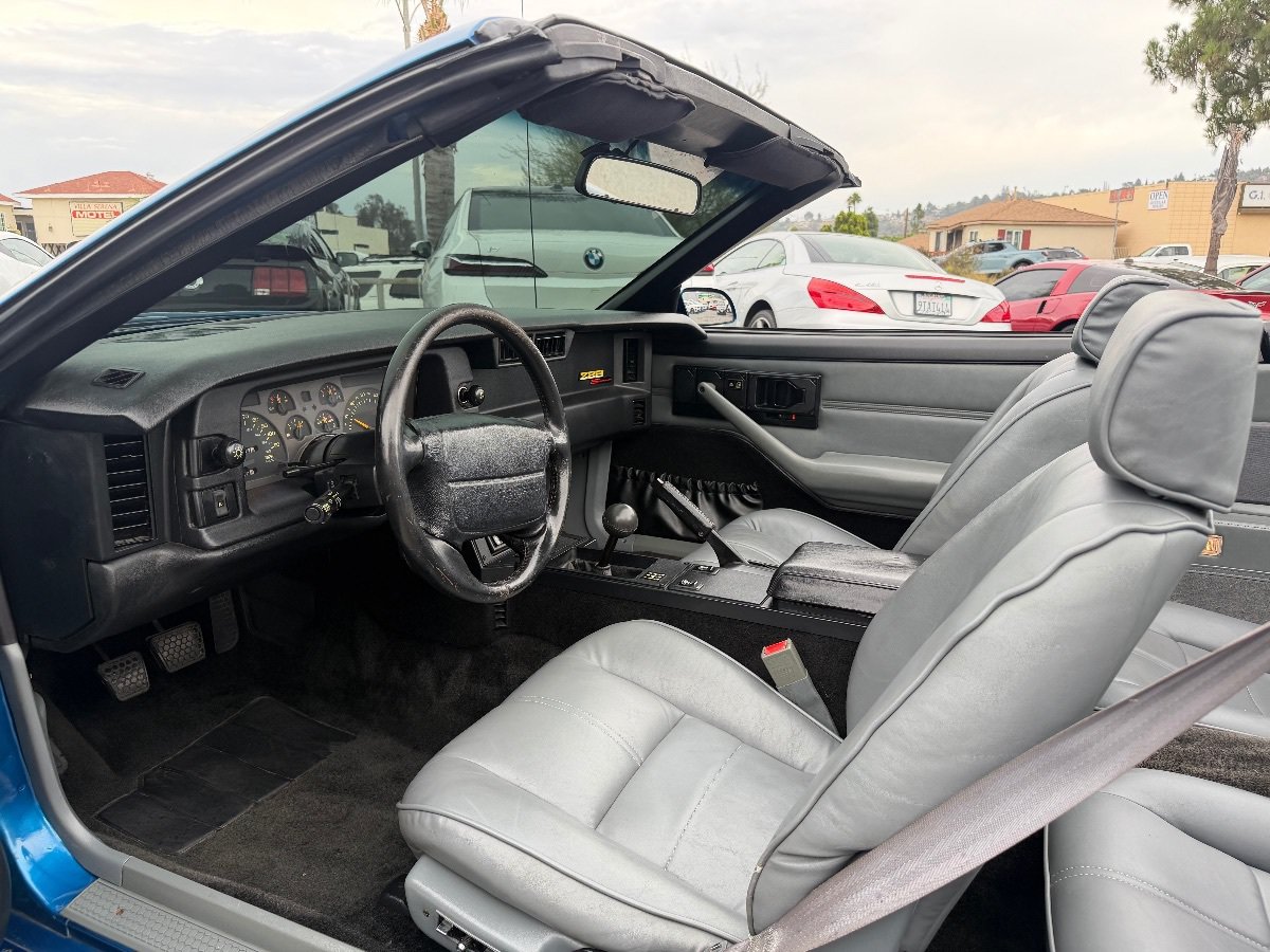 Used 1992 Chevrolet Camaro Z28 RWD image 18