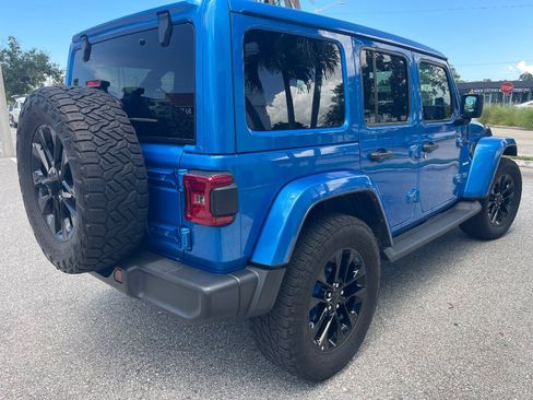 Used 2022 Jeep Wrangler Unlimited Sahara AWD/4WD image 28