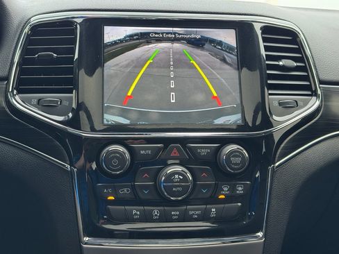 Used 2020 Jeep Grand Cherokee Limited w/ Luxury Group II image 24