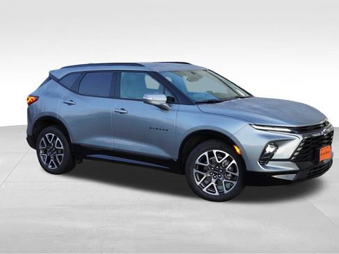 Certified 2025 Chevrolet Blazer RS image 3