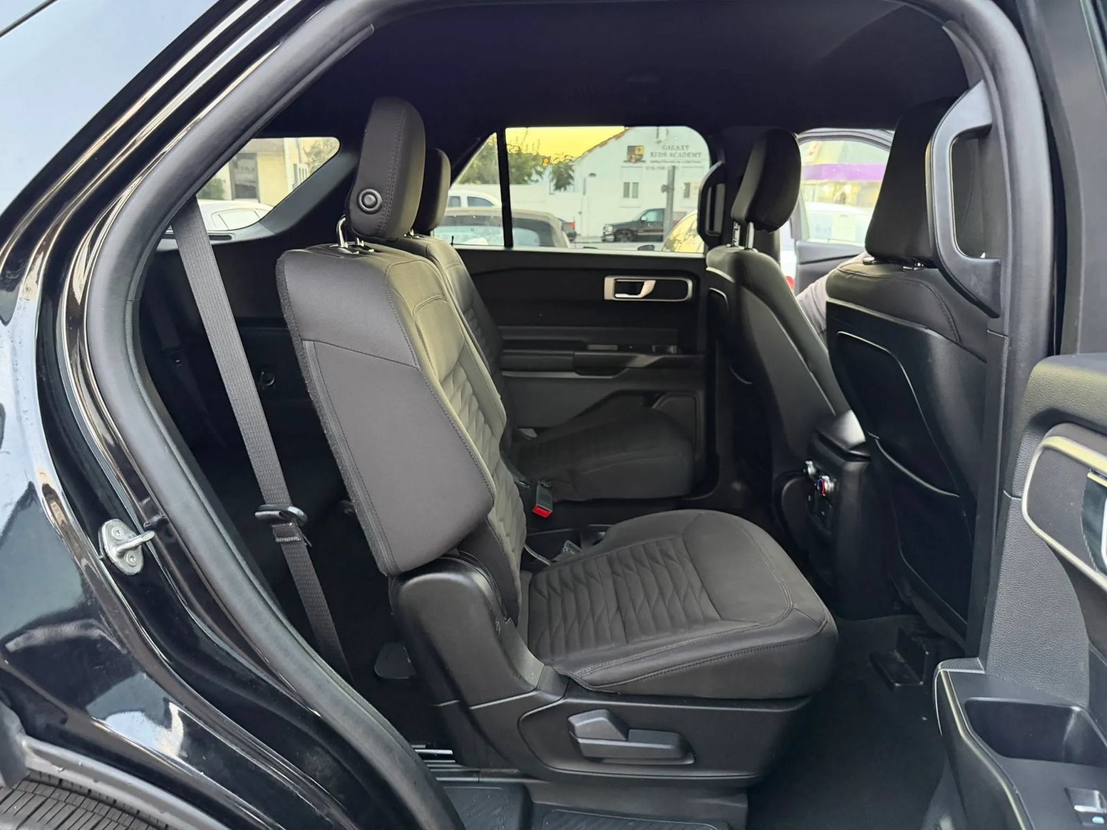 Used 2020 Ford Explorer XLT w/ Comfort Package AWD/4WD image 18