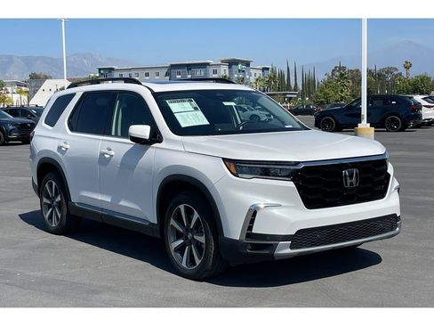 Certified 2025 Honda Pilot Elite image 8