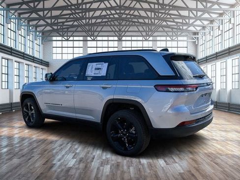 New 2025 Jeep Grand Cherokee Limited w/ Luxury Tech Group II RWD image 6