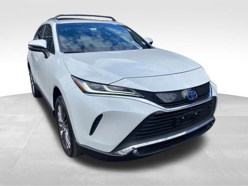 Used 2023 Toyota Venza Limited image 2