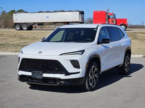 Used 2025 Buick Enclave Sport Touring image 3