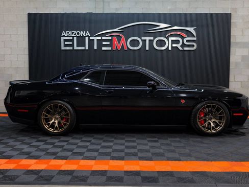Used 2016 Dodge Challenger SRT Hellcat RWD image 11