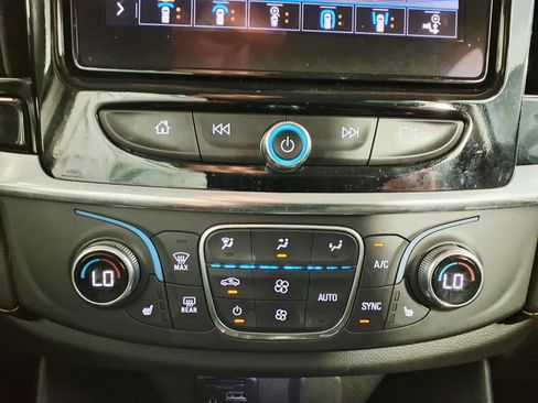 Used 2021 Chevrolet Traverse RS FWD image 20