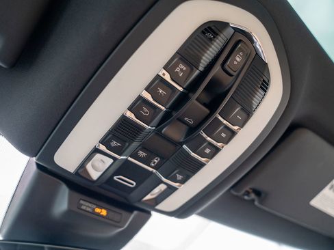 New 2026 Porsche Macan image 23