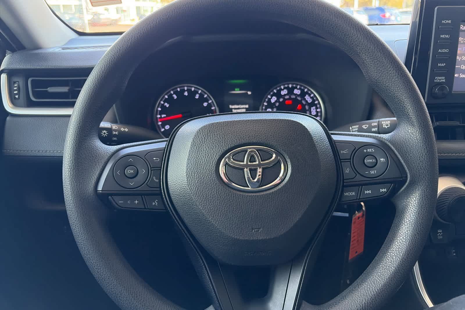 Used 2019 Toyota RAV4 LE FWD image 23