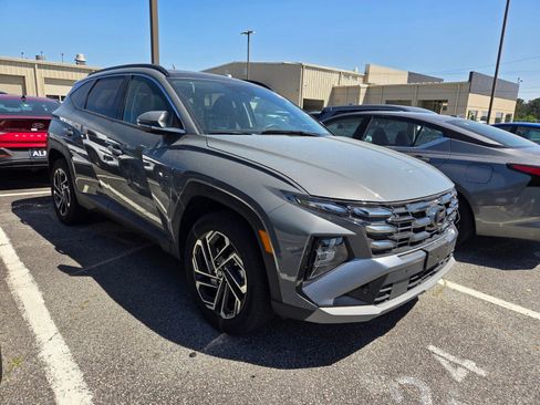 Used 2025 Hyundai Tucson Limited AWD/4WD image 1