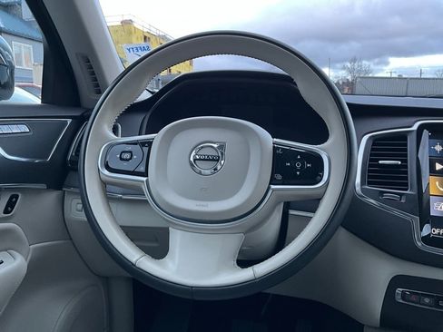Used 2020 Volvo XC90 T5 Momentum w/ Protection Package Premier image 19