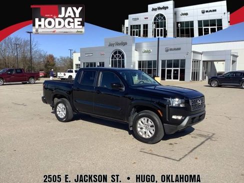 Used 2022 Nissan Frontier SV image 1