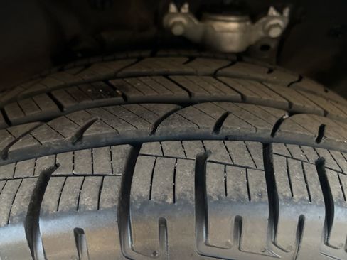 Used 2023 Ford Explorer XLT image 38