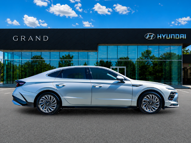 Certified 2025 Hyundai Sonata SEL FWD image 7