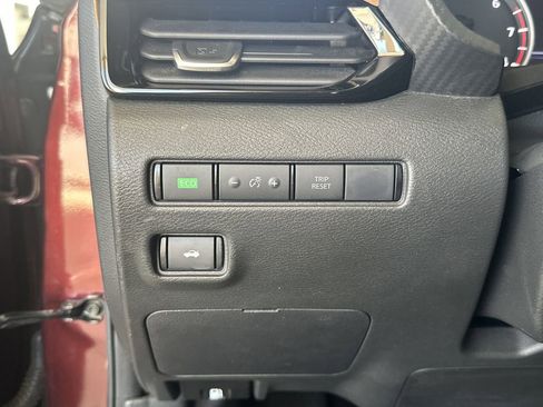 Used 2022 Nissan Sentra SV w/ SV Premium Package image 19