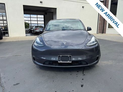 Used 2022 Tesla Model Y Long Range AWD/4WD image 2