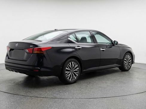 Used 2025 Nissan Altima 2.5 SV FWD image 7