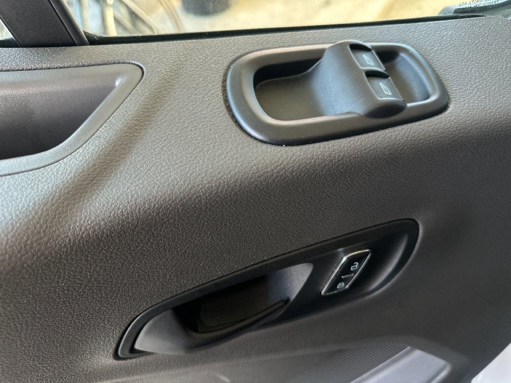 Certified 2025 Ford Transit 350 XLT RWD image 10