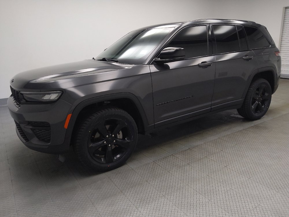 Used 2023 Jeep Grand Cherokee Altitude AWD/4WD image 2
