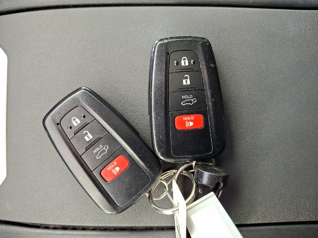 Certified 2020 Toyota Highlander XLE FWD image 34