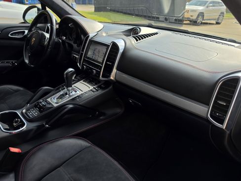 Used 2014 Porsche Cayenne GTS image 38