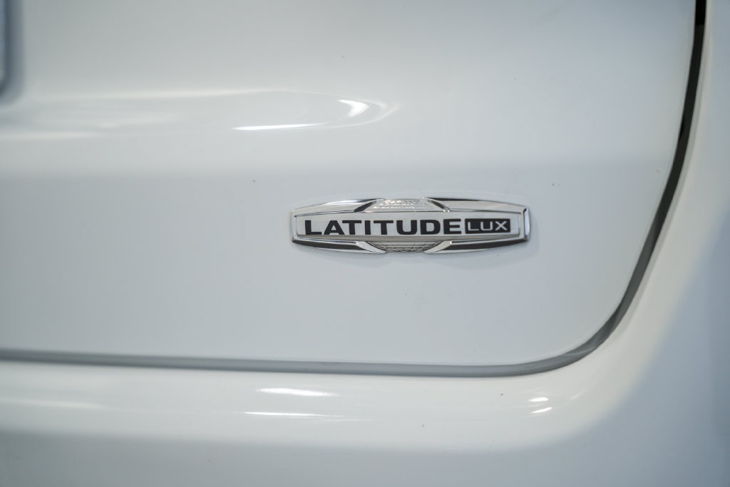 Certified 2022 Jeep Compass Latitude w/ Sun and Sound Group AWD/4WD image 7