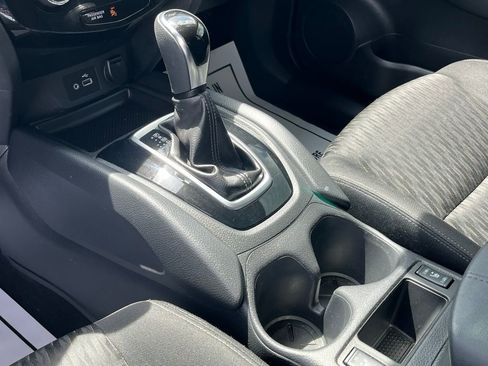 Used 2019 Nissan Rogue SV FWD image 16