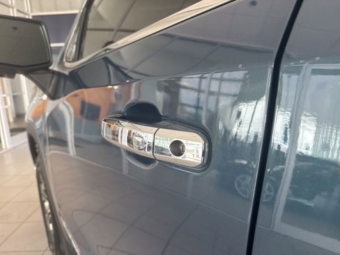Used 2024 GMC Sierra 1500 SLT image 15