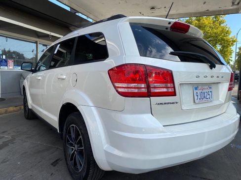 Used 2017 Dodge Journey SE w/ Flexible Seating Group image 15