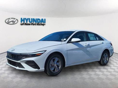New 2026 Hyundai Elantra SE FWD image 1