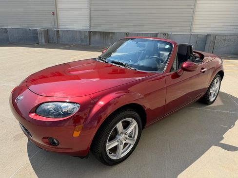 Used 2007 MAZDA MX-5 Miata Sport RWD image 7