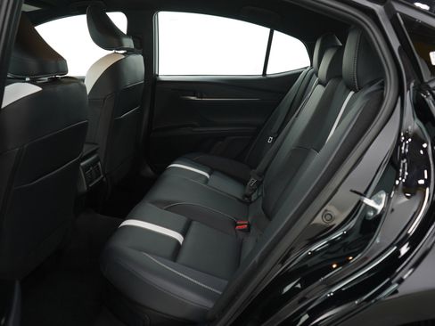 Used 2025 Toyota Camry SE image 12