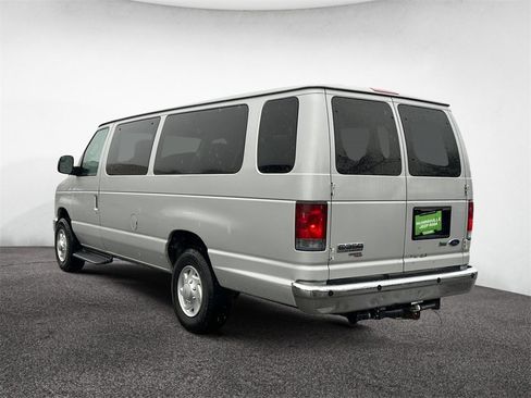 Used 2011 Ford E-350 and Econoline 350 XLT image 3