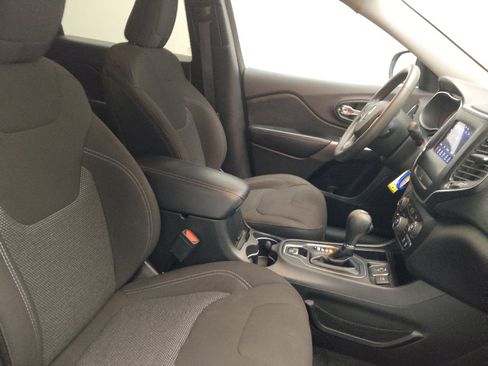 Used 2019 Jeep Cherokee Latitude w/ Popular Appearance Group FWD image 21