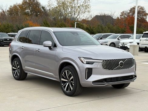 New 2026 Volvo XC90 B6 Core image 3