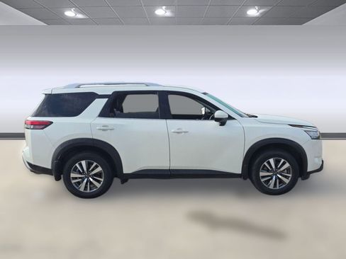 Used 2024 Nissan Pathfinder SL image 7
