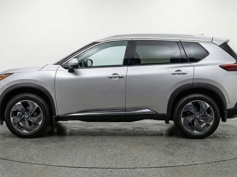 Used 2025 Nissan Rogue SV image 5