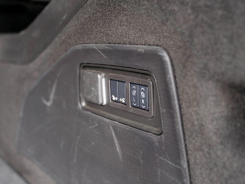 Used 2025 Cadillac Escalade ESV V AWD/4WD image 23