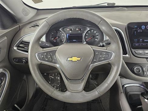 Used 2018 Chevrolet Malibu LT image 27