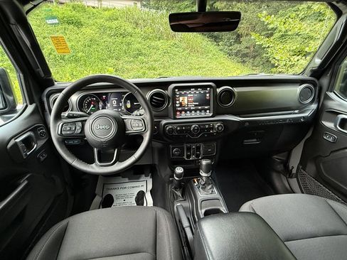 Used 2023 Jeep Wrangler Unlimited w/ Sun & Screen Package AWD/4WD image 10