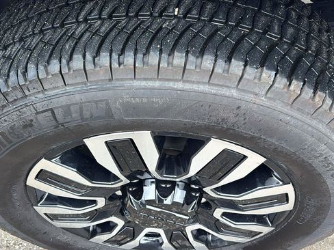 Certified 2024 GMC Sierra 2500 Denali Ultimate AWD/4WD image 13