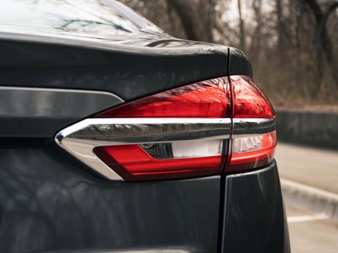 Used 2019 Ford Fusion SEL image 13